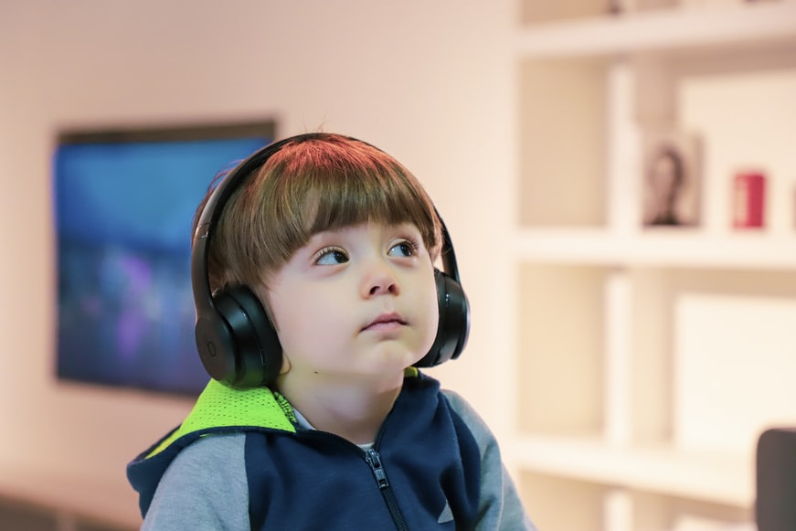 How to sing better with good listening skills